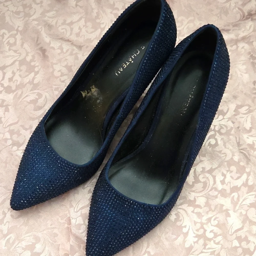 Le Chateau Rinestone Emblished  Heel Pump Classic Deep Navy Blue Sz 7US Shoe - Picture 9 of 10